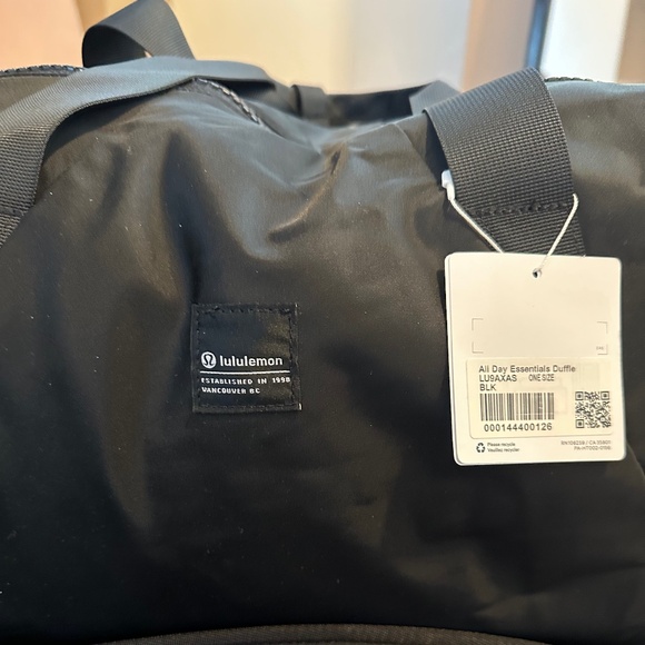 Black lululemon All Day Essentials Duffle / Sac de sport / NWT - Picture 4 of 7